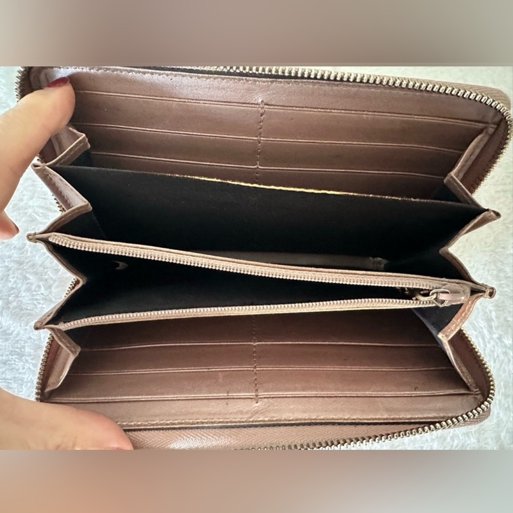 Gucci Shimmering Bronze Embossed Logo Wallet Pouch - Picture 3 of 4